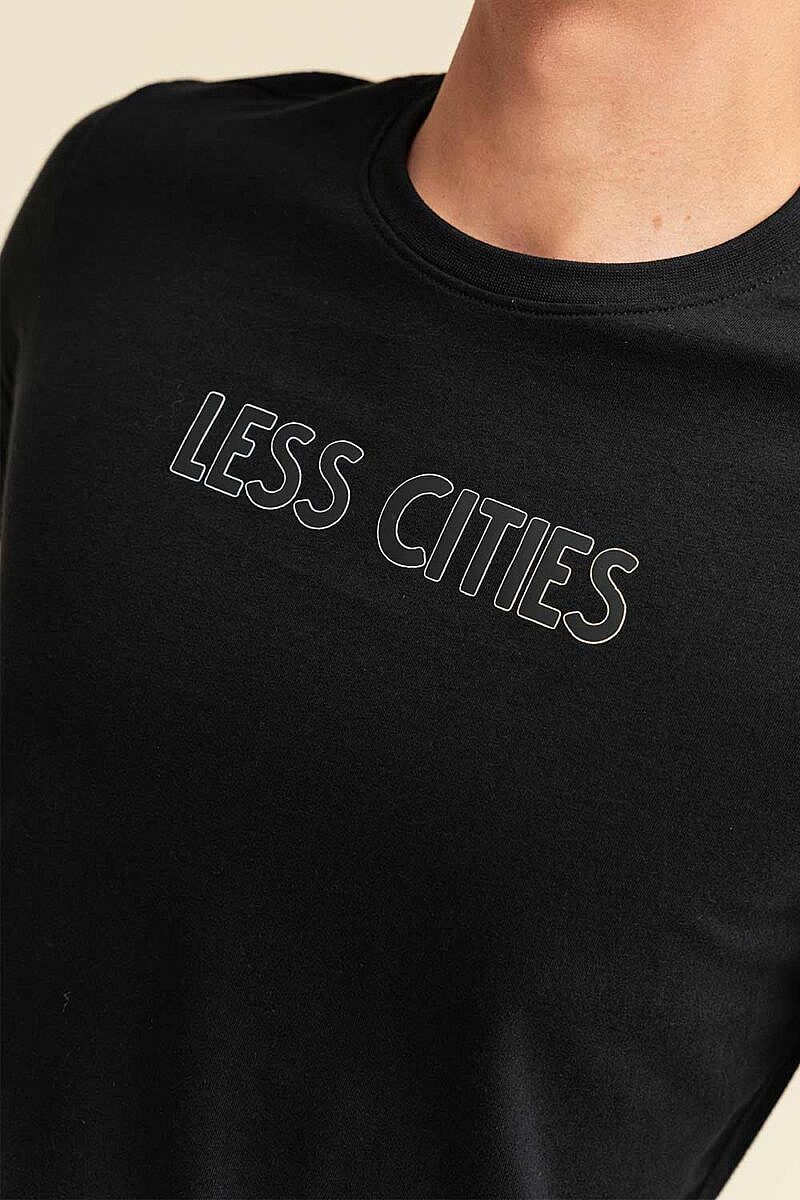 Camiseta Less Cities manga corta con estampado