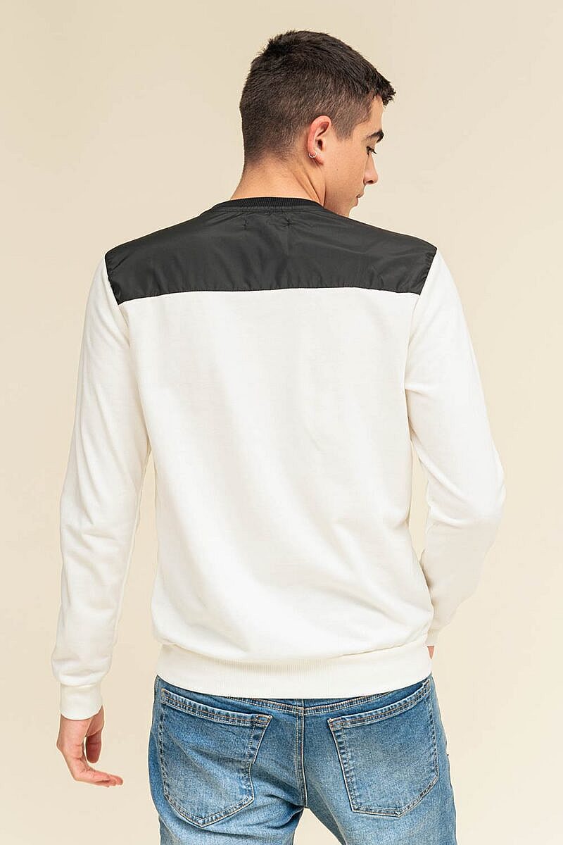 Buzo Universe pullover con corte en contraste